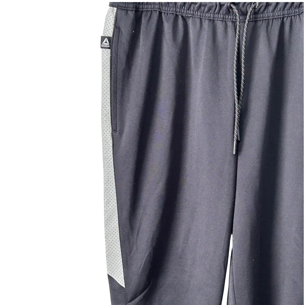 Reebok Black Training Pants Zipper Cuff Reflective Strip‎ Men's Size Medium